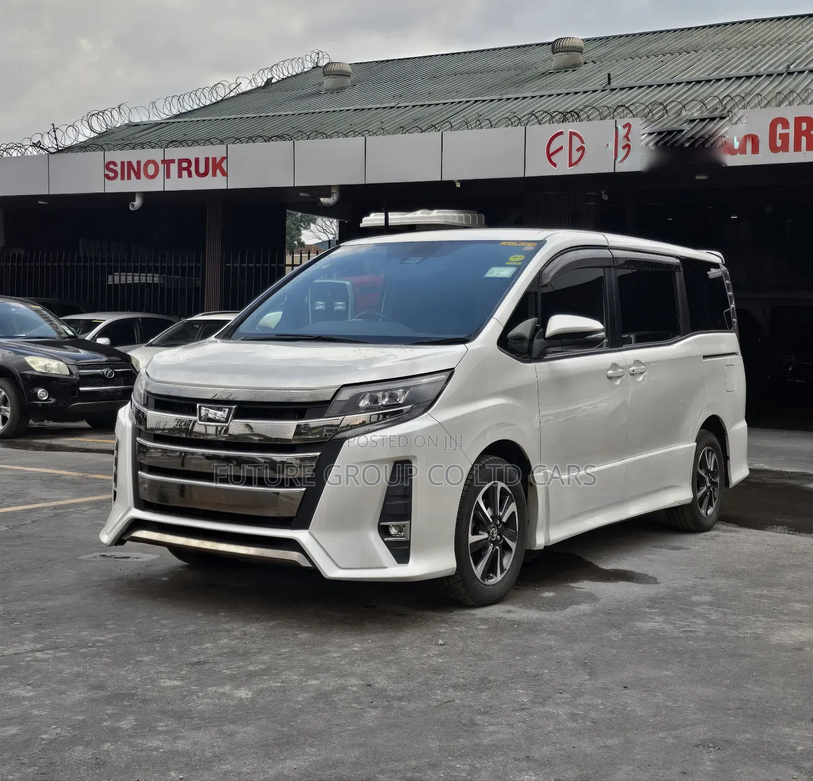 Toyota Noah 2017 White