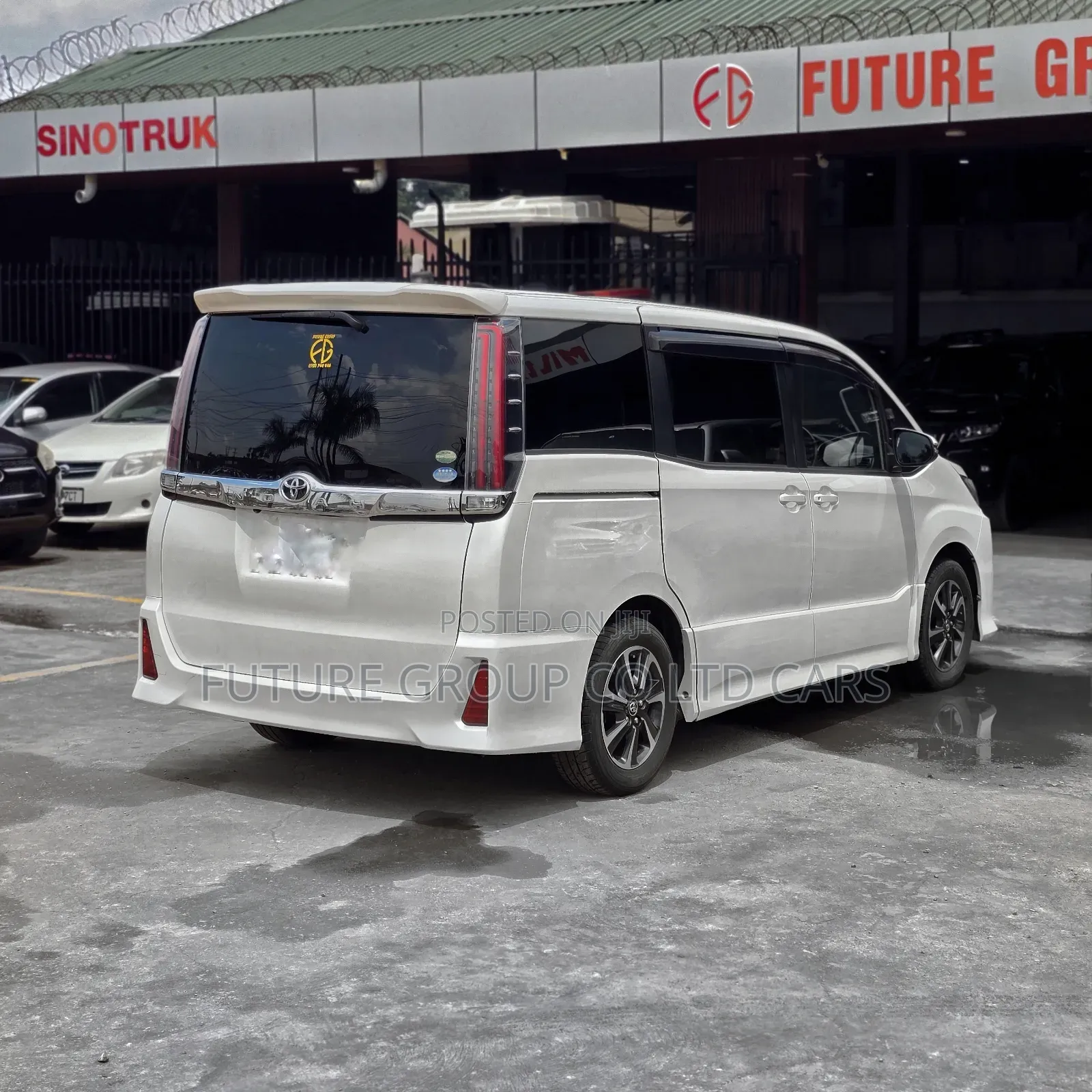 Toyota Noah 2017 White