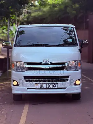 Toyota HiAce 2012 White