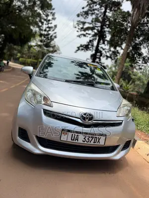Toyota Ractis 1.5 FWD 2012 Silver