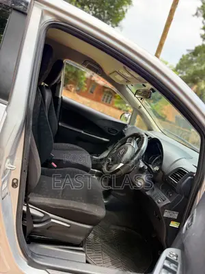 Toyota Ractis 1.5 FWD 2012 Silver
