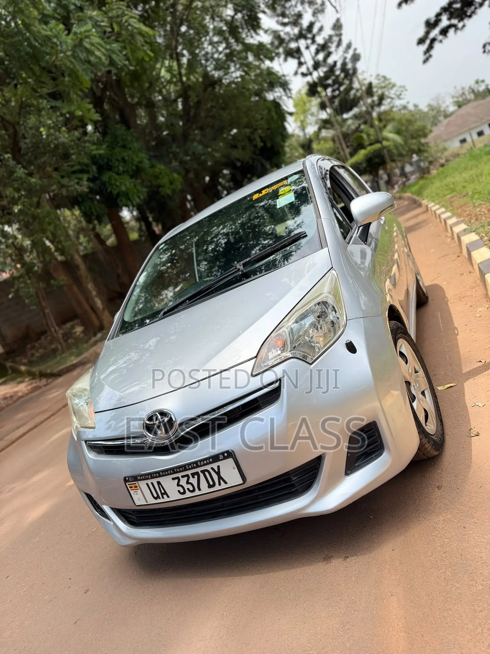 Toyota Ractis 1.5 FWD 2012 Silver