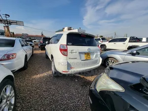 Toyota Vanguard 2012 White