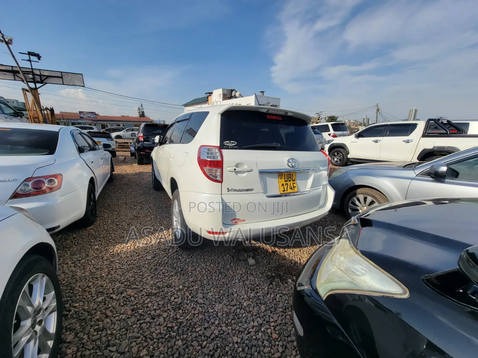 Toyota Vanguard 2012 White
