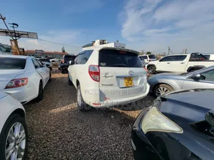Toyota Vanguard 2012 White