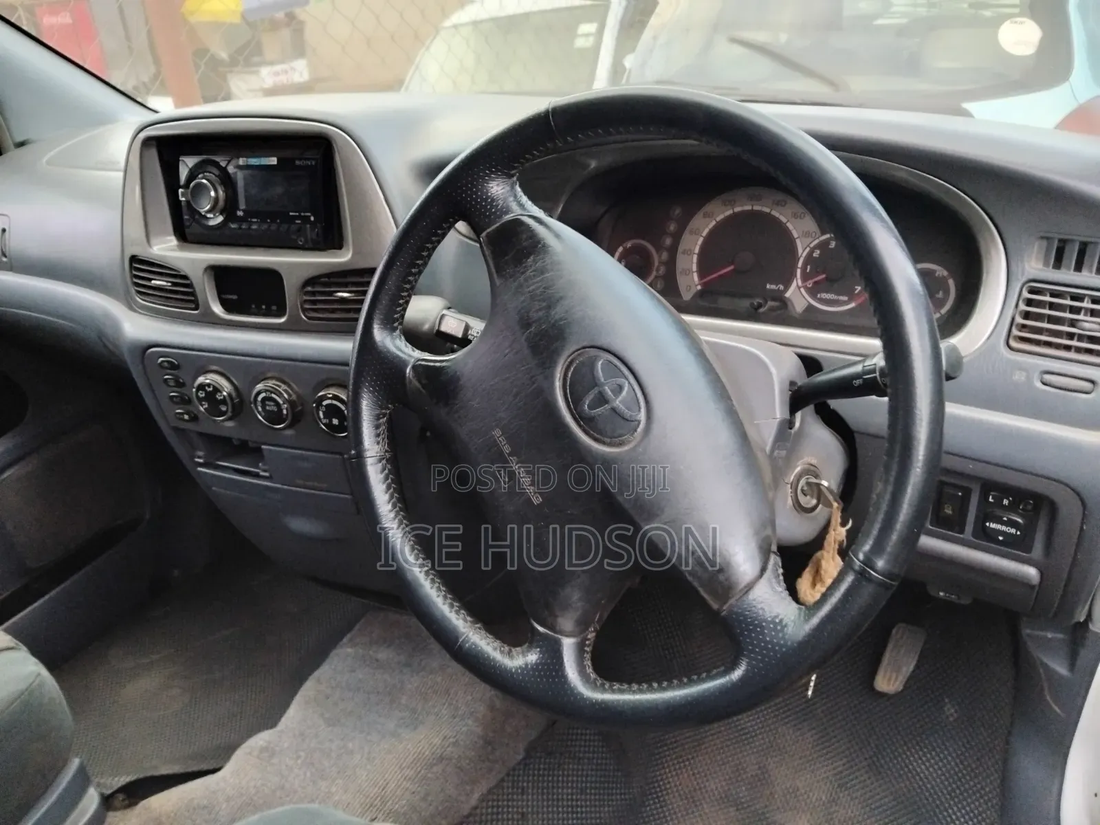 Toyota Noah 2002 Pearl