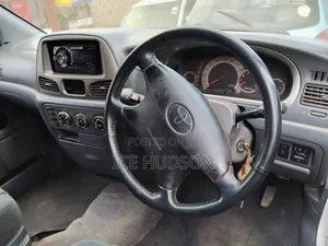 Toyota Noah 2002 Pearl
