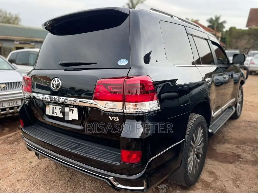 Toyota Land Cruiser 4.6 V8 ZX 2017 Black