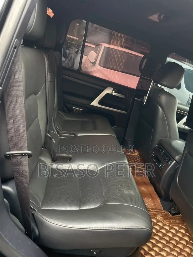 Toyota Land Cruiser 4.6 V8 ZX 2017 Black