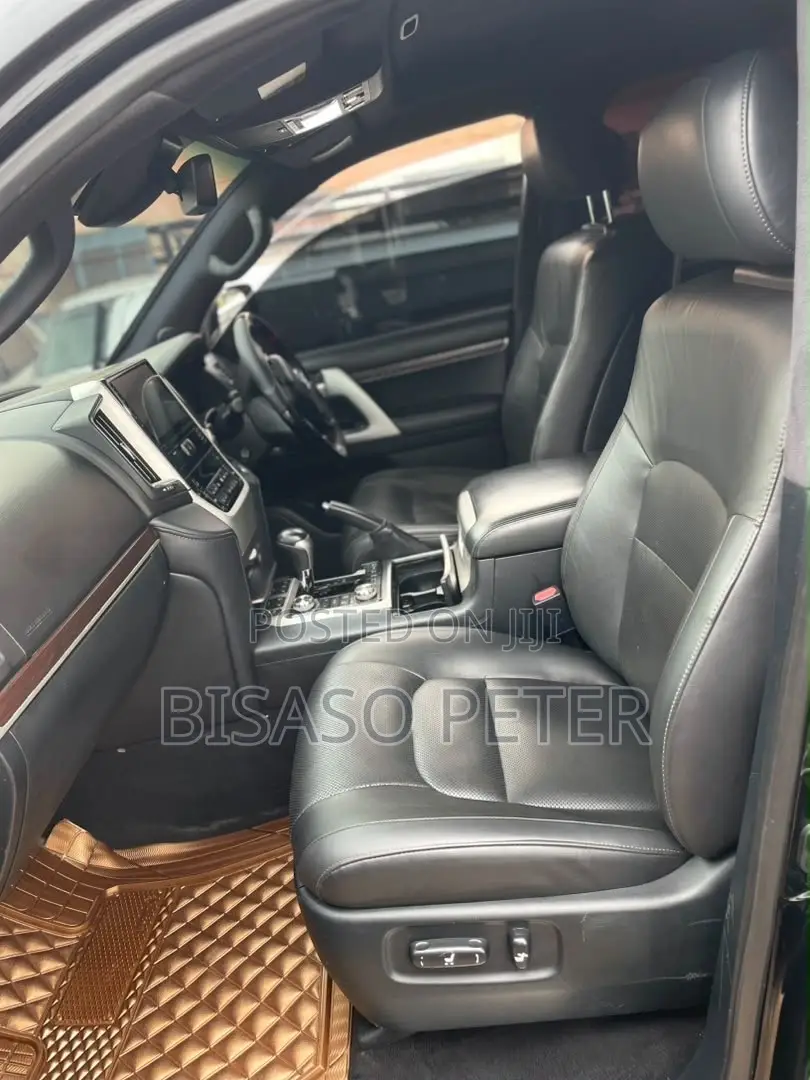 Toyota Land Cruiser 4.6 V8 ZX 2017 Black