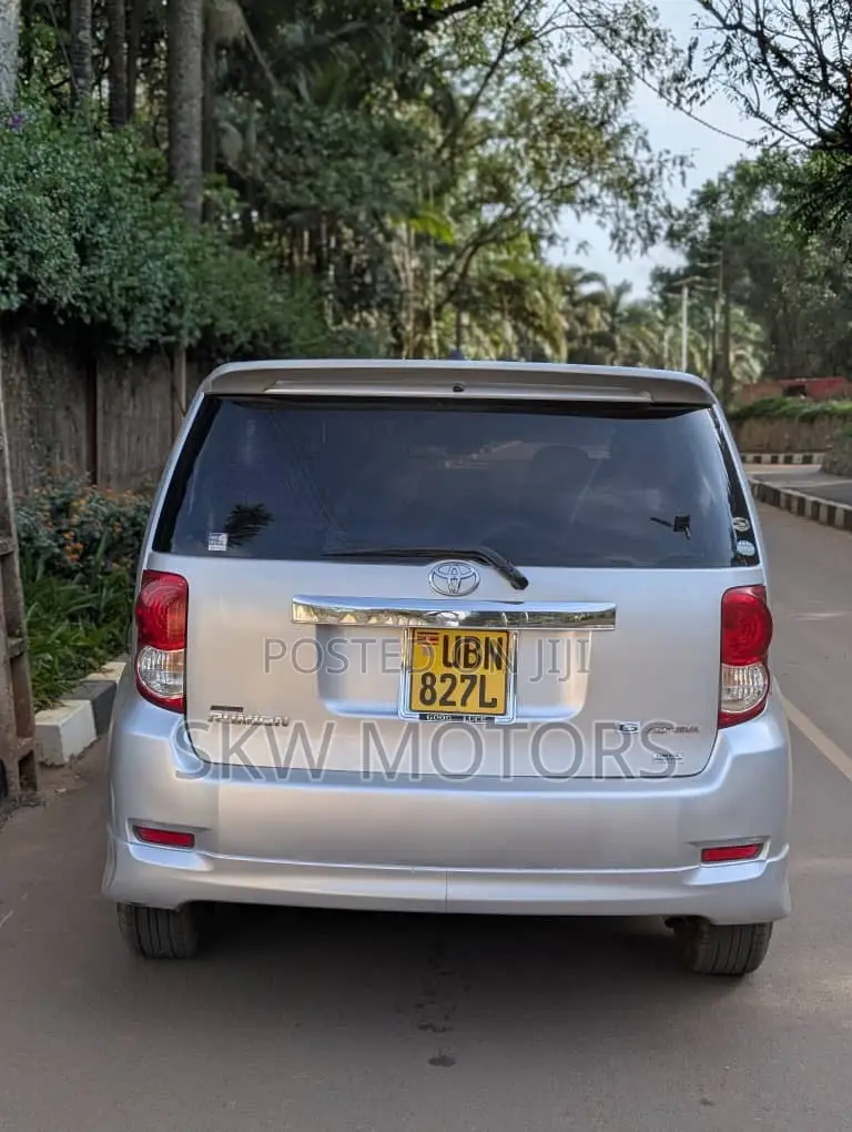 Toyota Corolla Rumion 2009 Silver