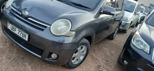 Toyota Sienta 2006 Gray