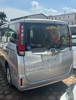 Toyota Noah 2.0 AWD (8 Seater) 2016 Gray