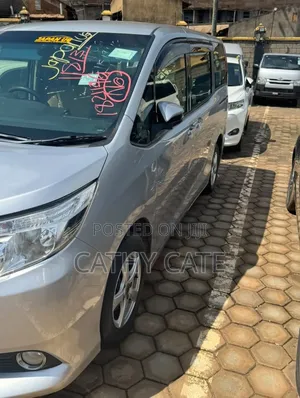Toyota Noah 2.0 AWD (8 Seater) 2016 Gray