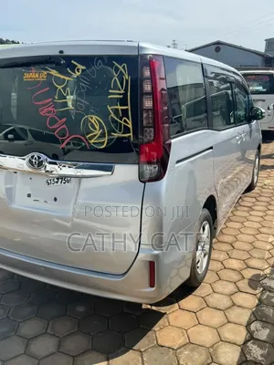 Toyota Noah 2.0 AWD (8 Seater) 2016 Gray