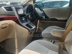 Toyota Alphard 2010