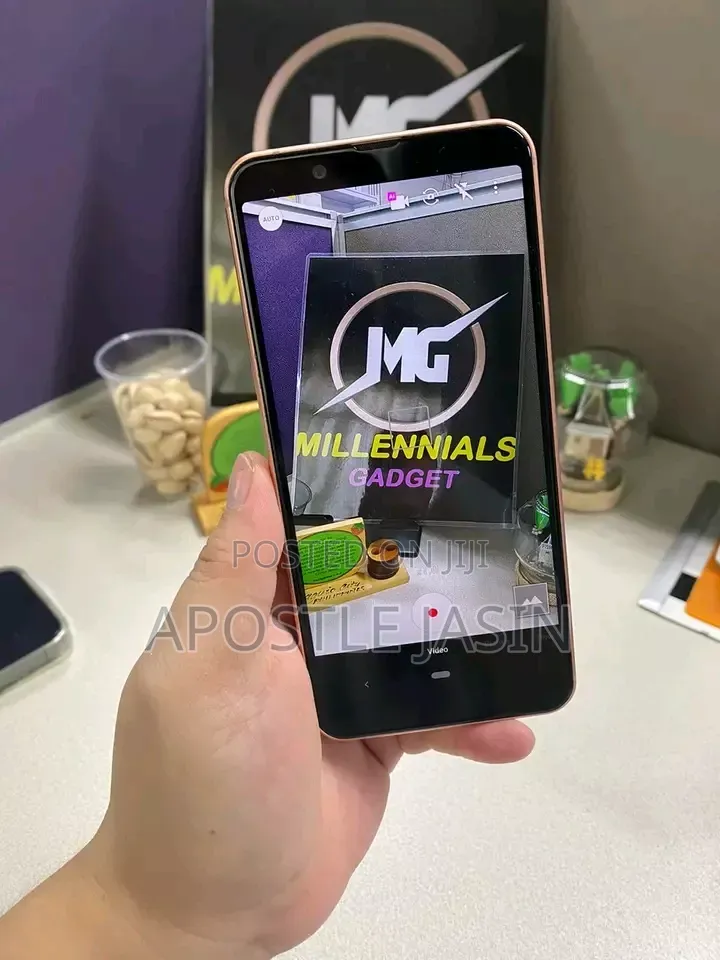 Sharp Aquos Sense 3 SHV45 64 GB Gold