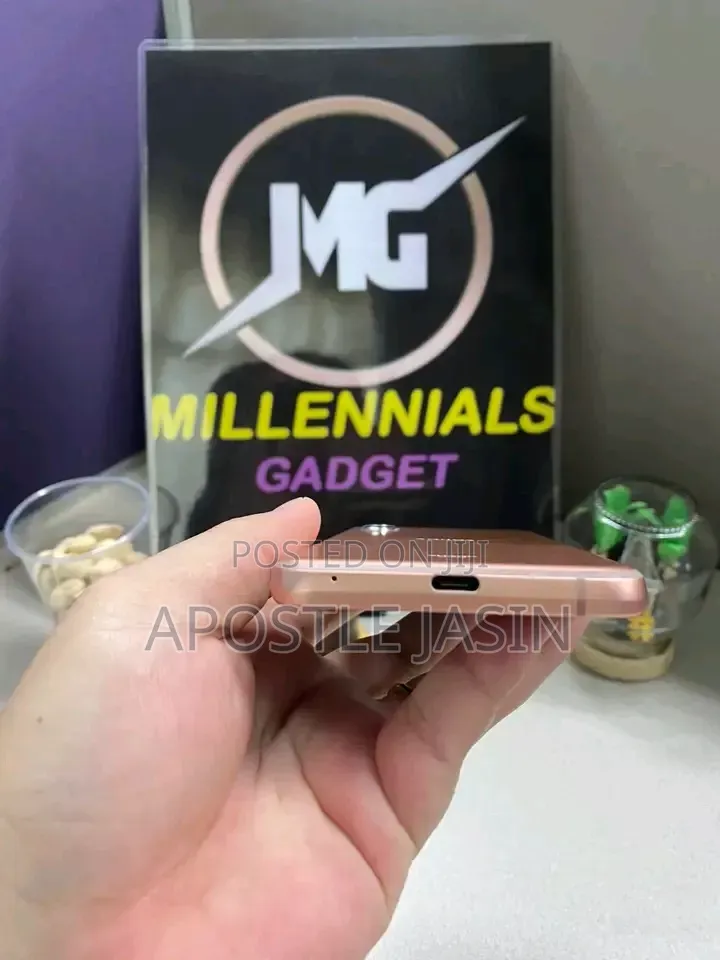 Sharp Aquos Sense 3 SHV45 64 GB Gold