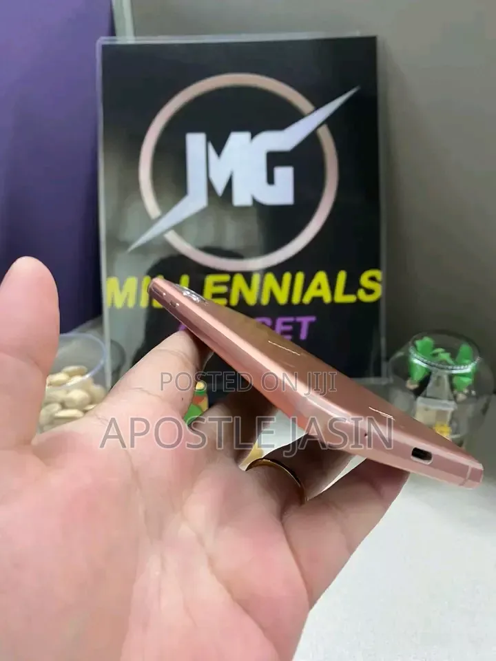 Sharp Aquos Sense 3 SHV45 64 GB Gold