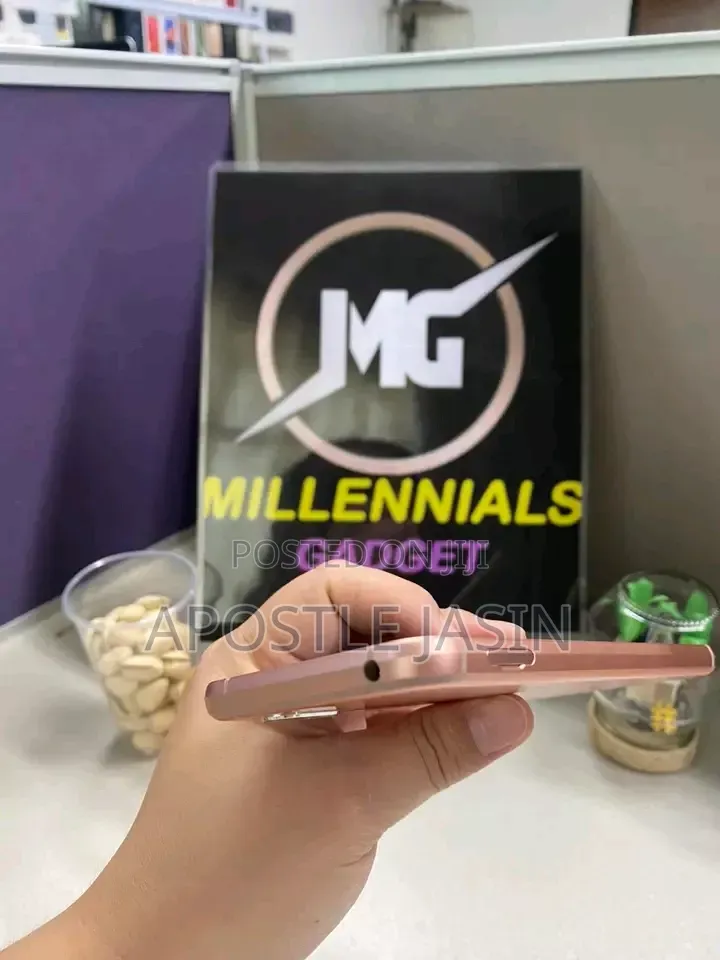 Sharp Aquos Sense 3 SHV45 64 GB Gold