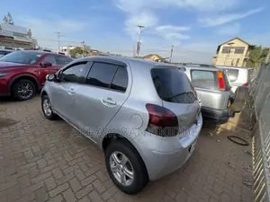 Toyota Vitz 2008 Silver