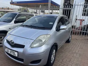 Toyota Vitz 2008 Silver