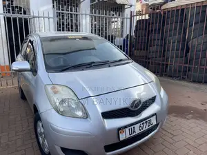 Toyota Vitz 2008 Silver