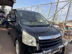 Toyota Noah 2012 Black