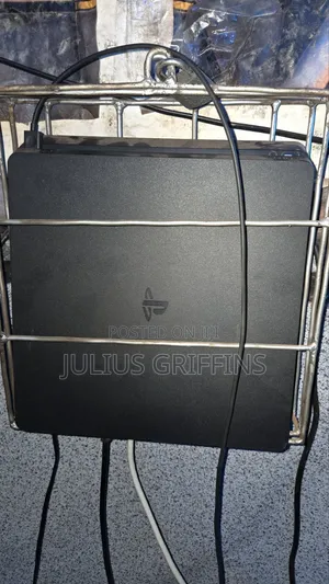 Play Station 4 Slim