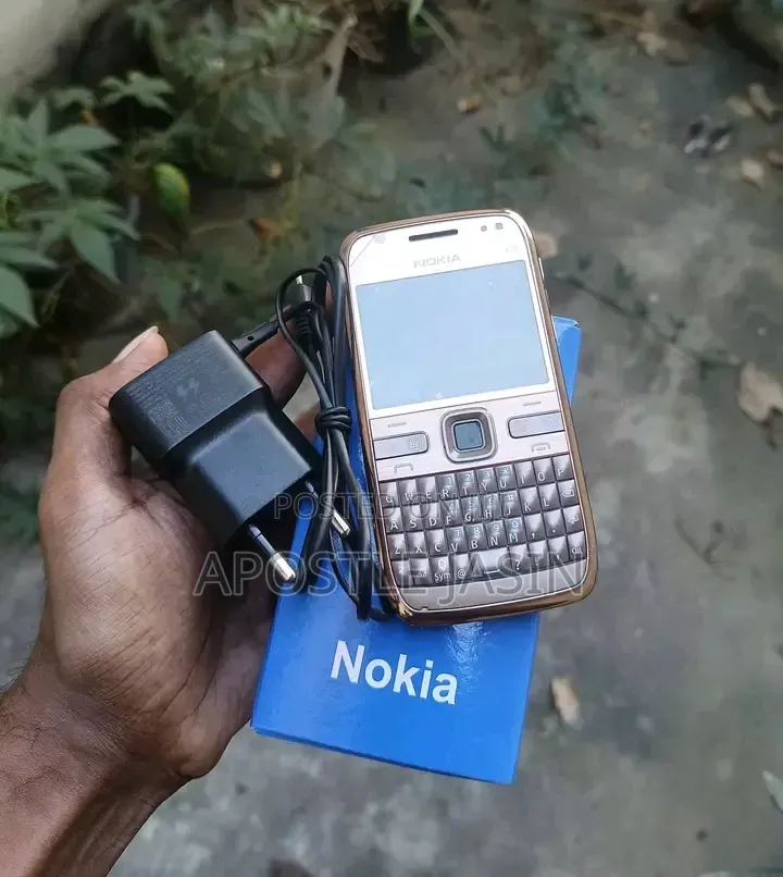 Nokia E72 Gold