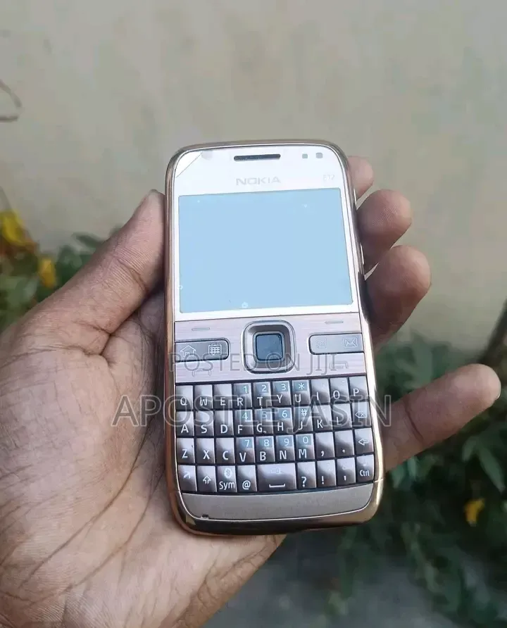 Nokia E72 Gold
