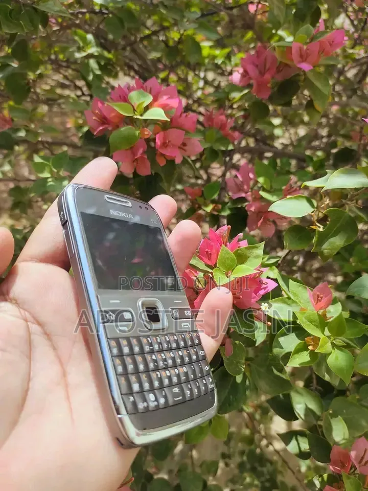 Nokia E72 Gray