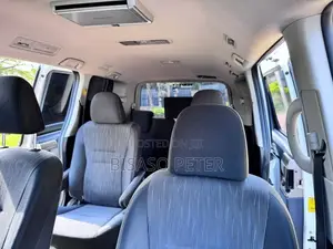 Toyota Noah 2.0 143hp AWD (7 Seater) 2011 White