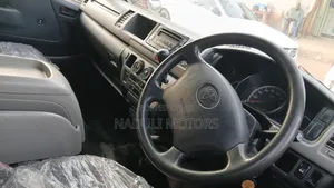 Toyota HiAce 2011 Silver