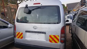 Toyota HiAce 2011 Silver
