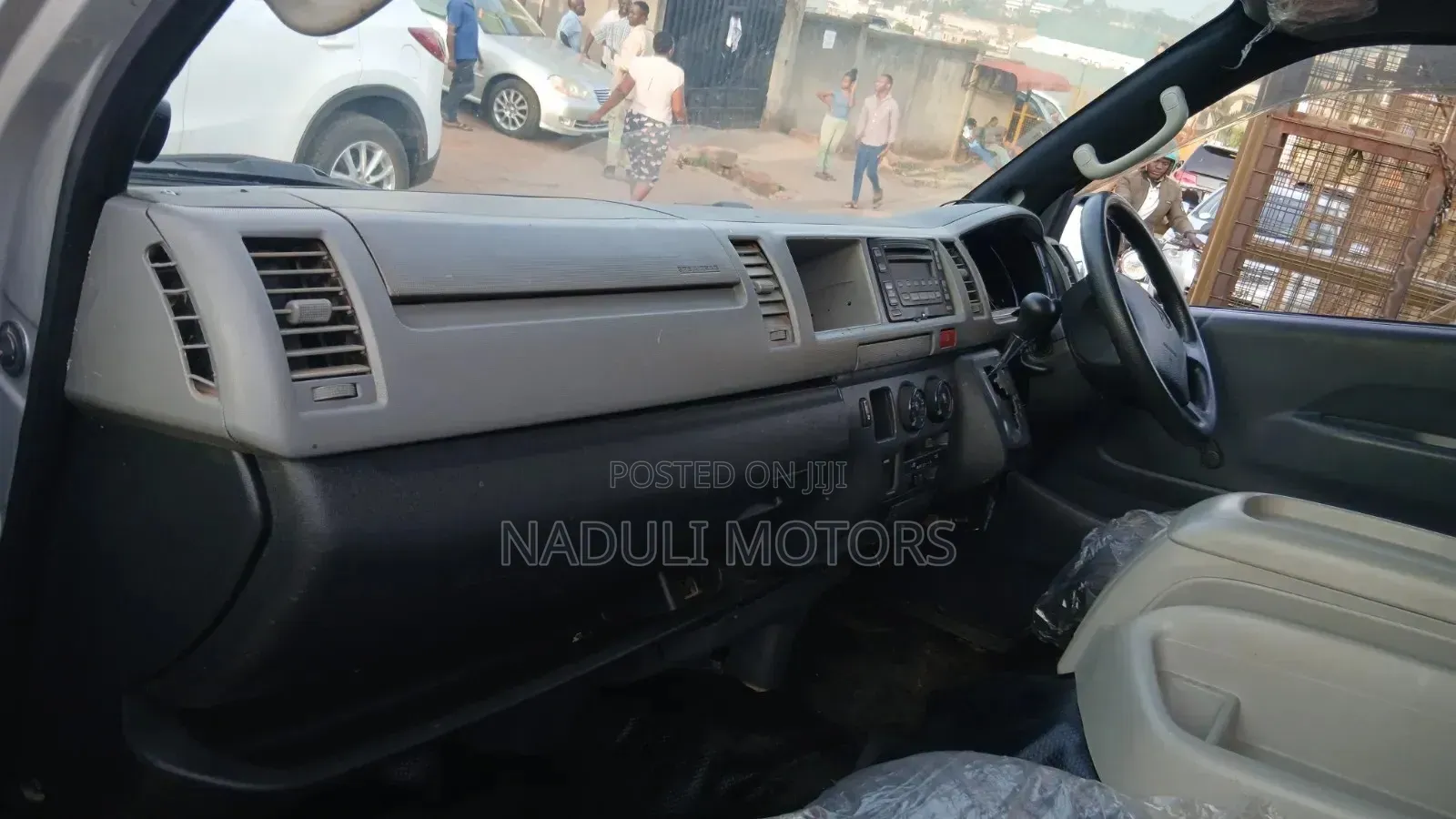 Toyota HiAce 2011 Silver