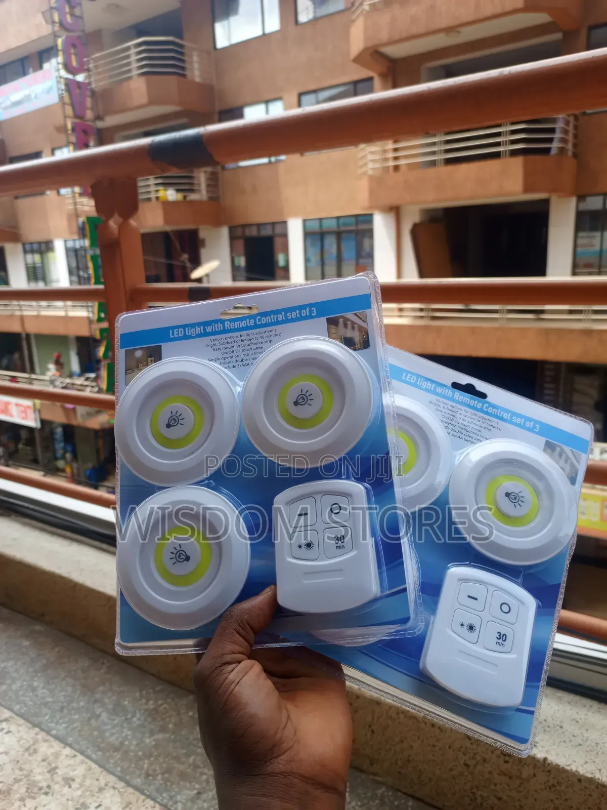 3pcs Set Wireless COB LED Puck Lights With a Remote Control.