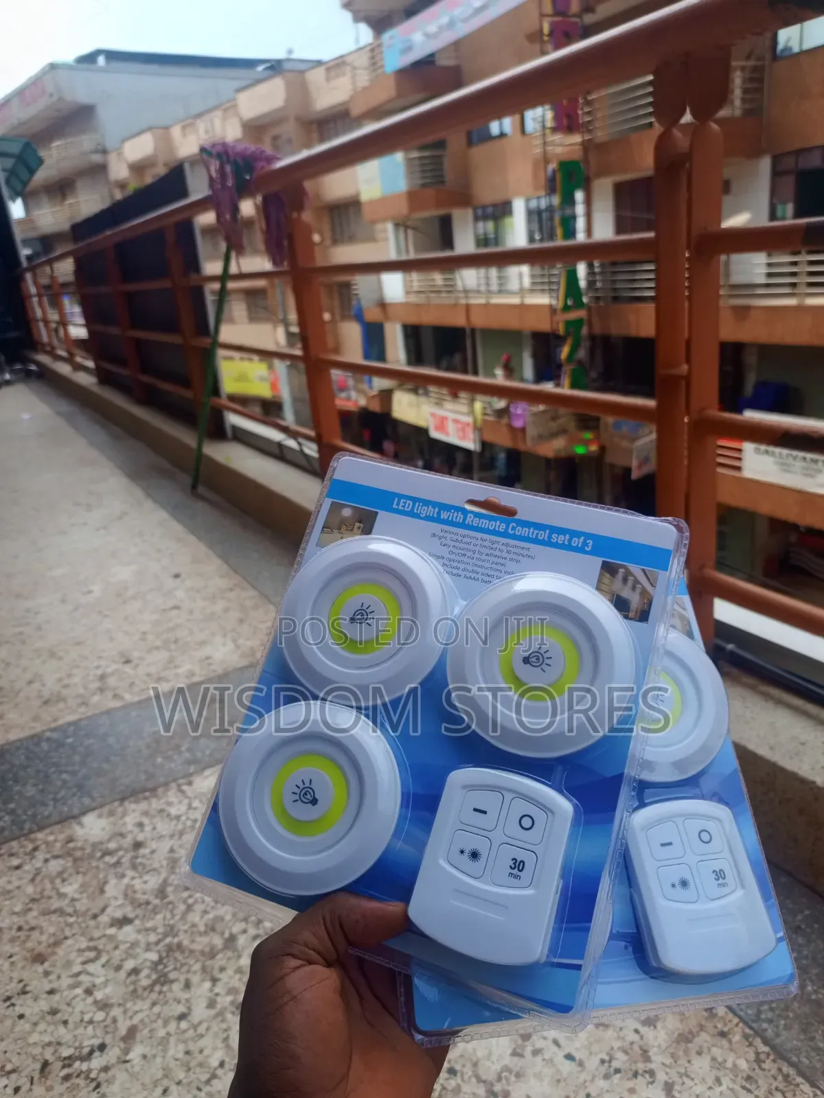 3pcs Set Wireless COB LED Puck Lights With a Remote Control.
