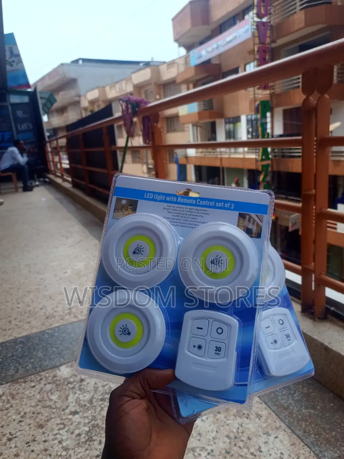 3pcs Set Wireless COB LED Puck Lights With a Remote Control.