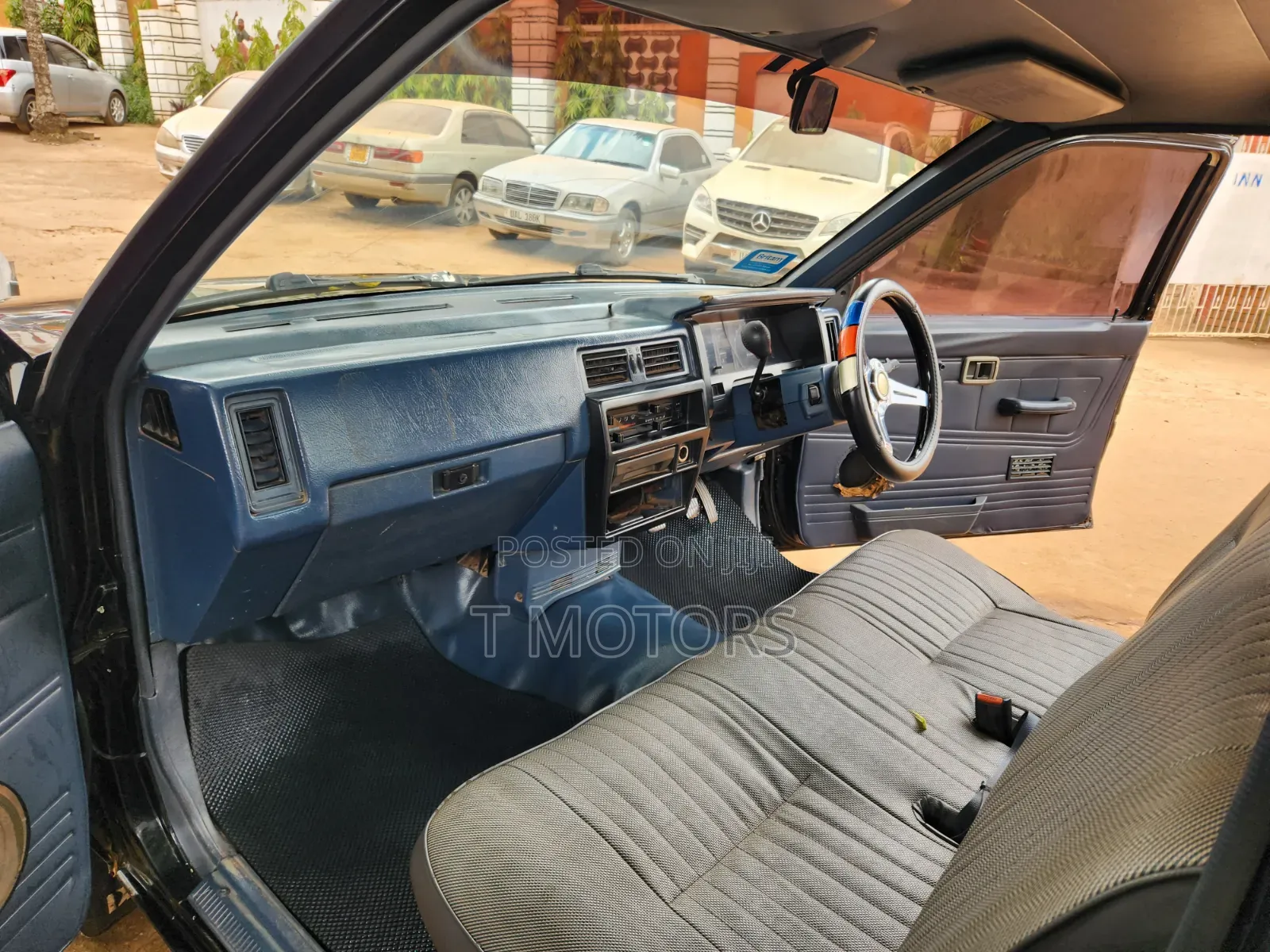 Nissan Pick-Up 1991 Black
