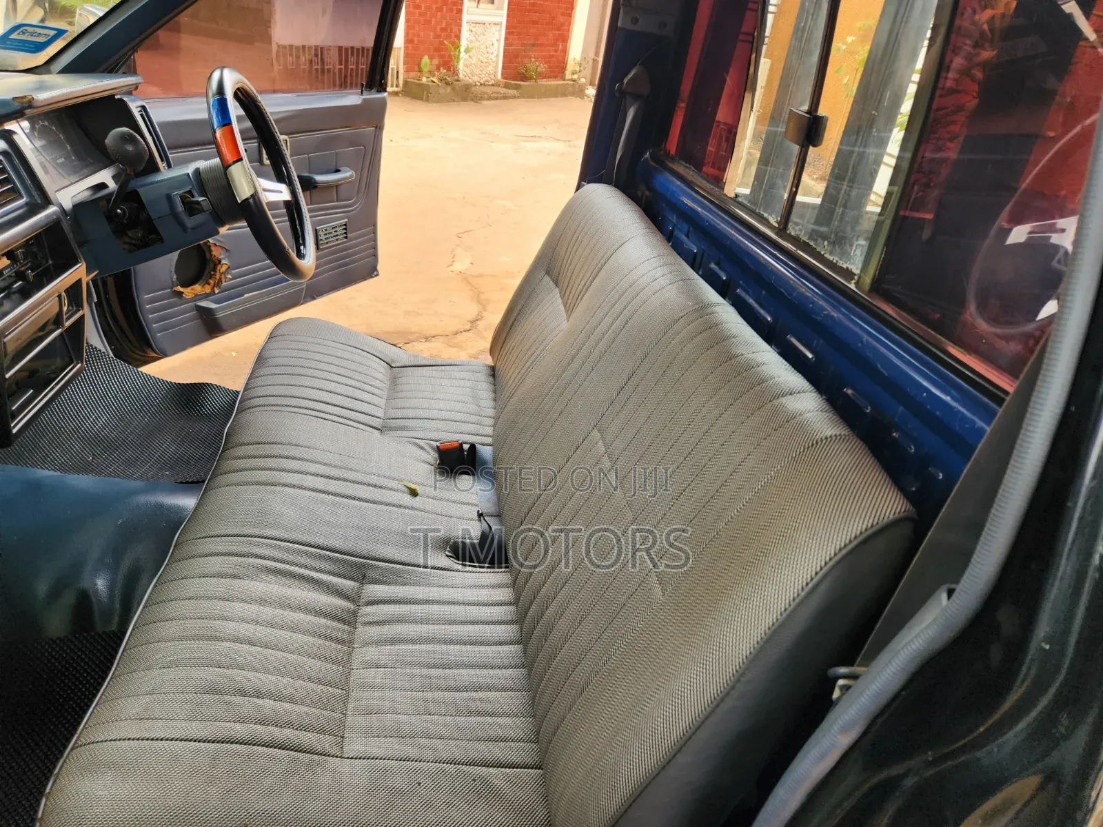 Nissan Pick-Up 1991 Black