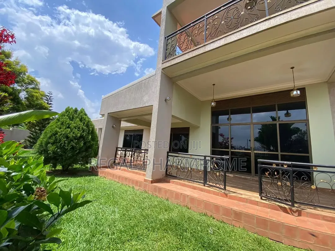 4bdrm Duplex in Kitende, Central Division for sale