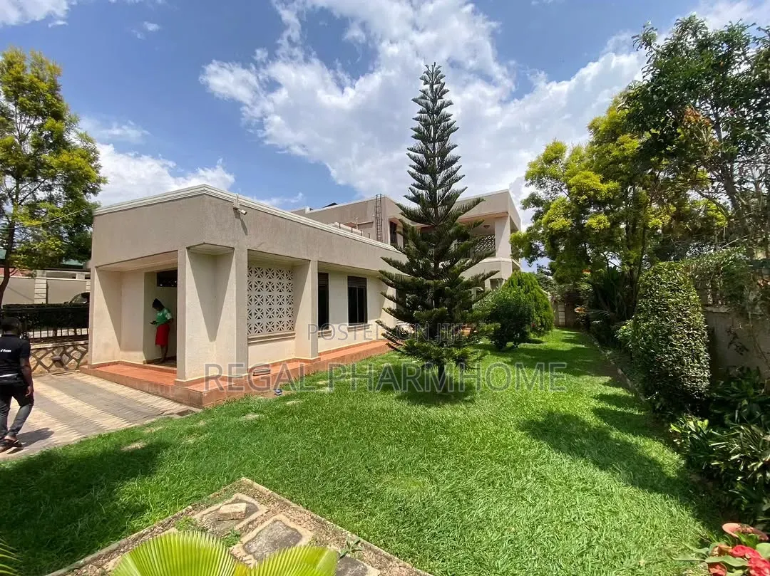 4bdrm Duplex in Kitende, Central Division for sale