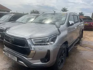 Toyota Hilux 2020 Silver