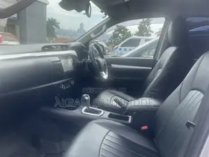 Toyota Hilux 2020 Silver