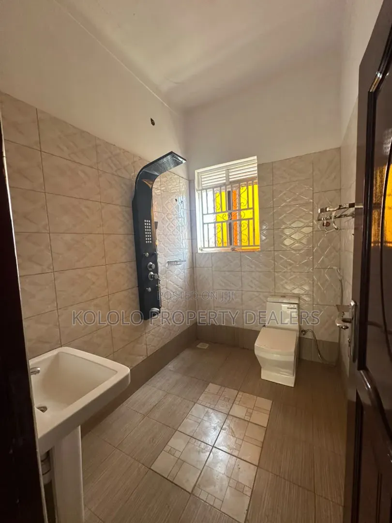4bdrm Bungalow in Seguku, Central Division for sale