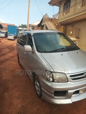 Toyota Noah 2002 Silver