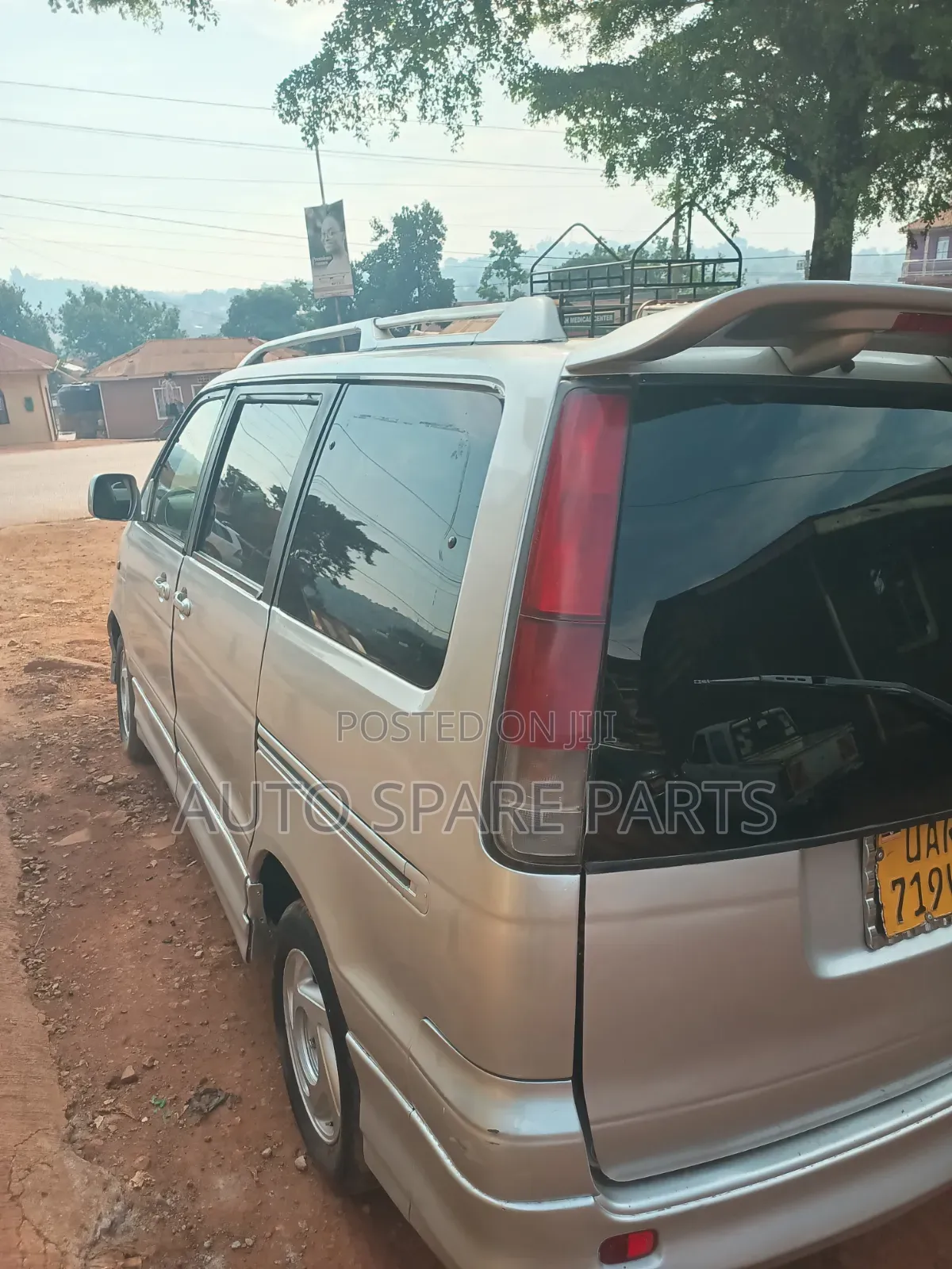 Toyota Noah 2002 Silver