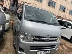 Toyota HiAce 2012 Silver