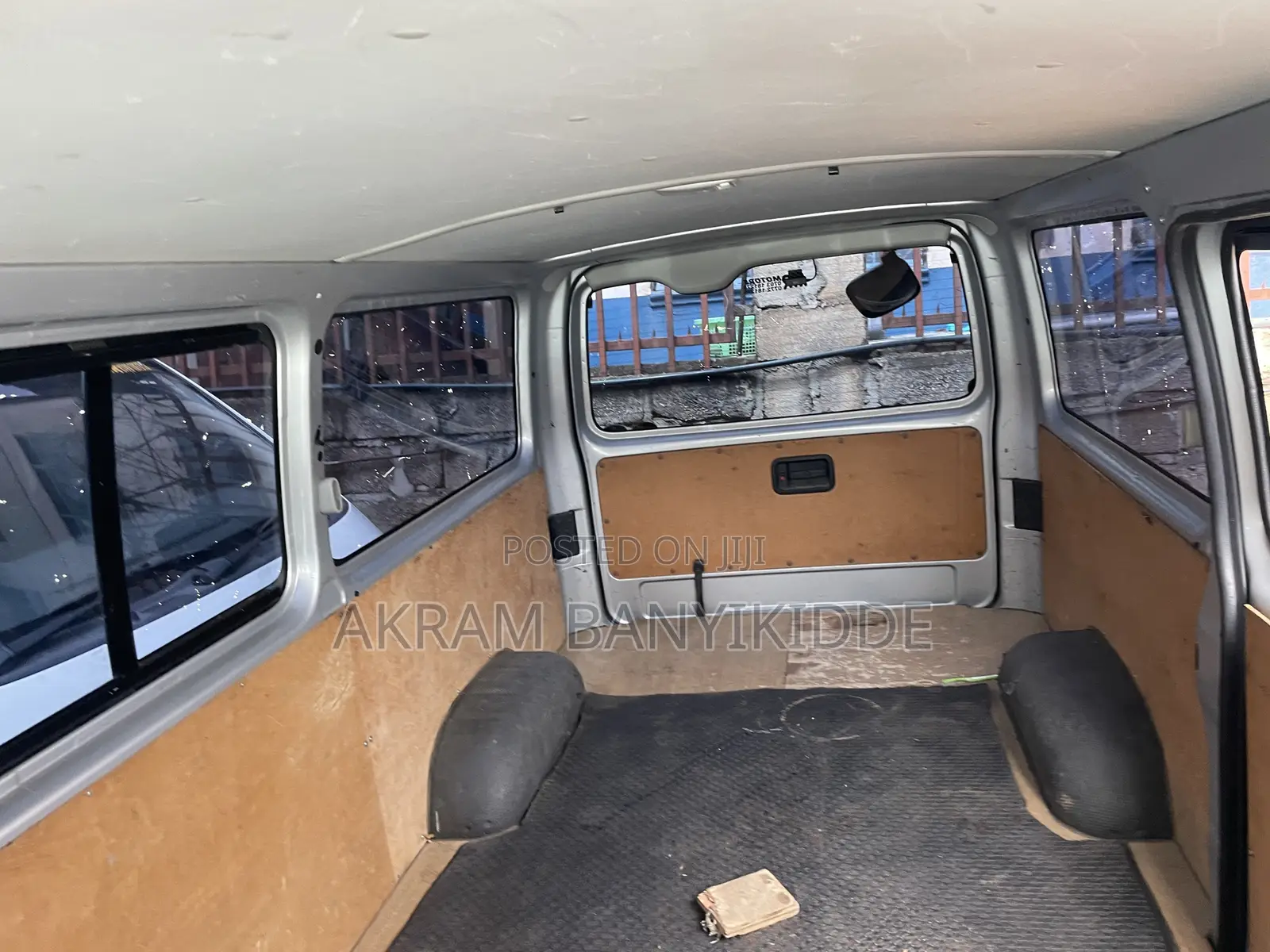 Toyota HiAce 2012 Silver